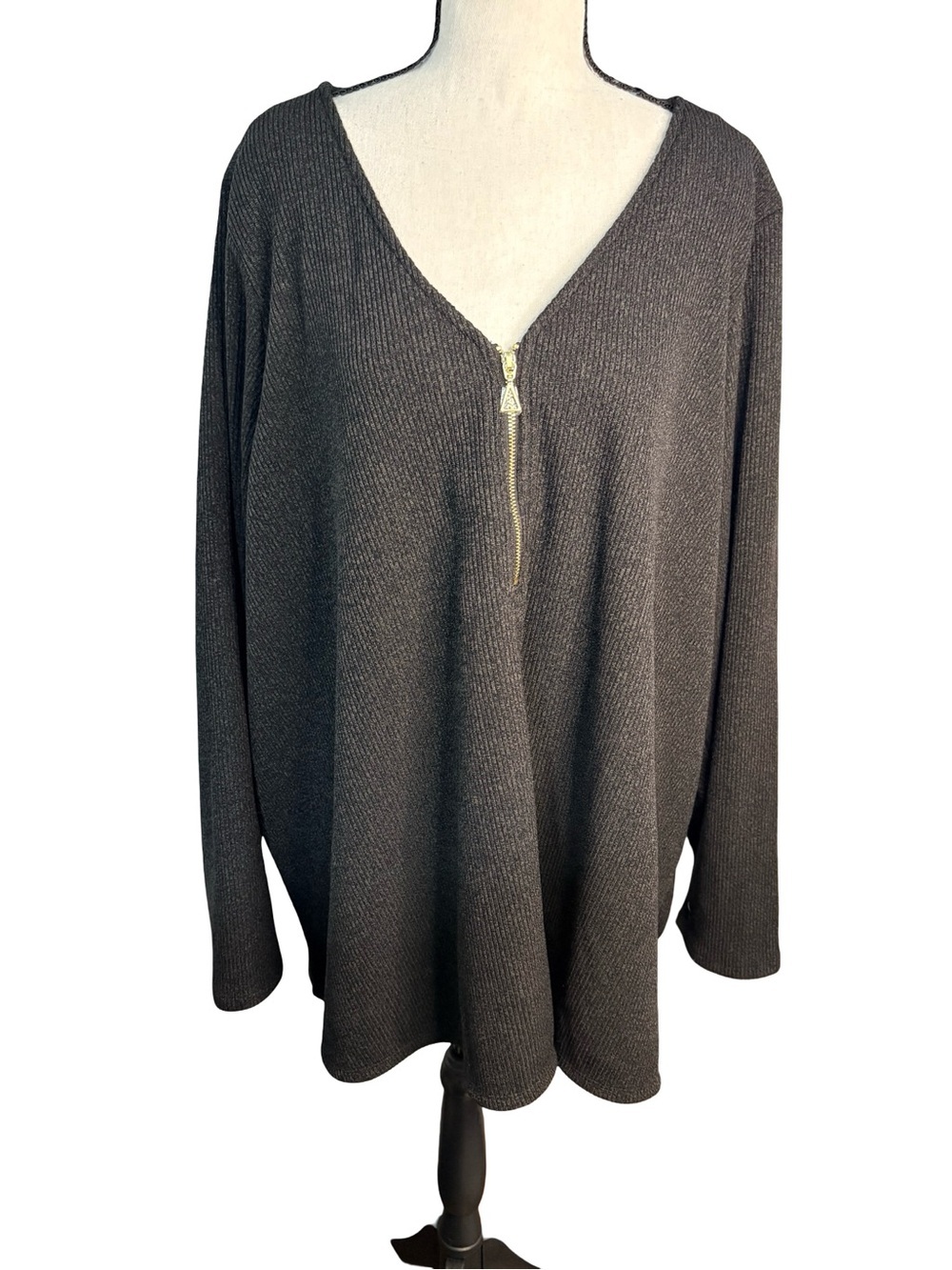 PENN. Penningtons 4X NWT Charcoal Rib Knit Swing Top Gold Zip